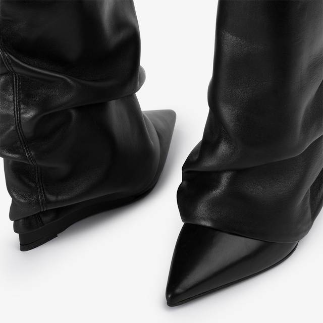 Le Silla Stivale al ginocchio d'ispirazione Western con risvolto nappa nero Sottocosto
