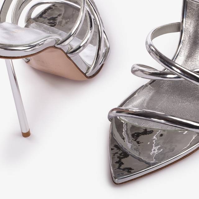 Le Silla Sandalo con fasce incrociate metallizzato argento Offerta