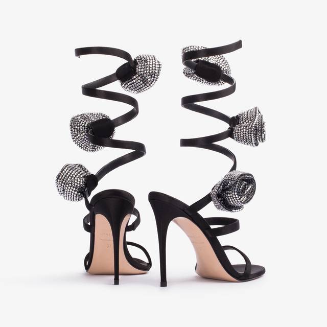 Le Silla Sandalo raso nero con rose in Cristalli argento Nuovo