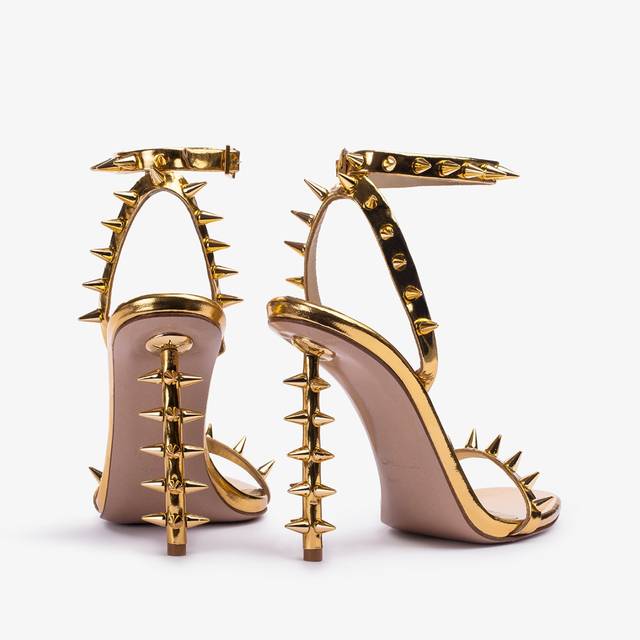 Le Silla Sandalo metallizzato oro pepita con borchie Offerta