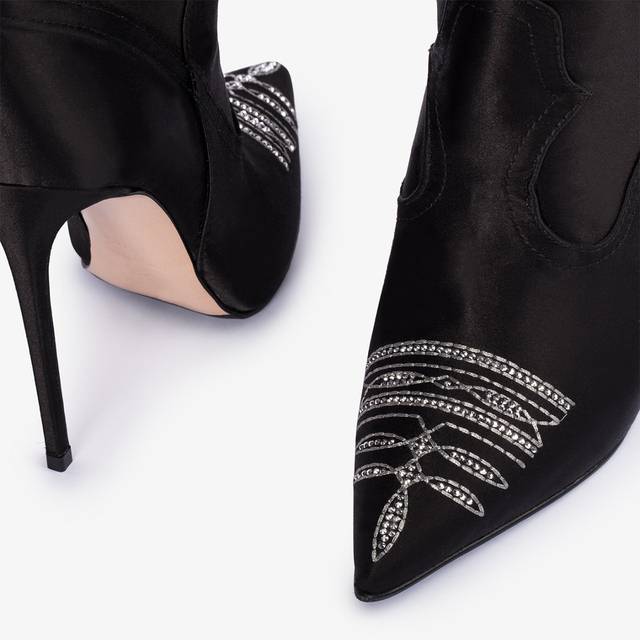 Le Silla Stivaletto d'ispirazione Western raso nero e Cristalli Offerte