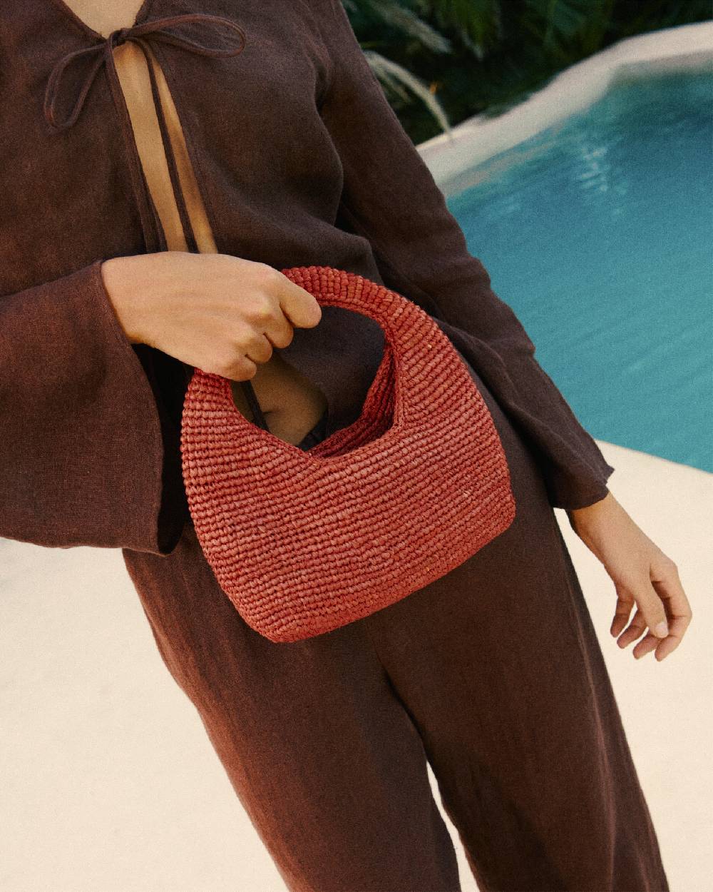 Manebí Raffia Halfmoon Bag - Rust Sottocosto