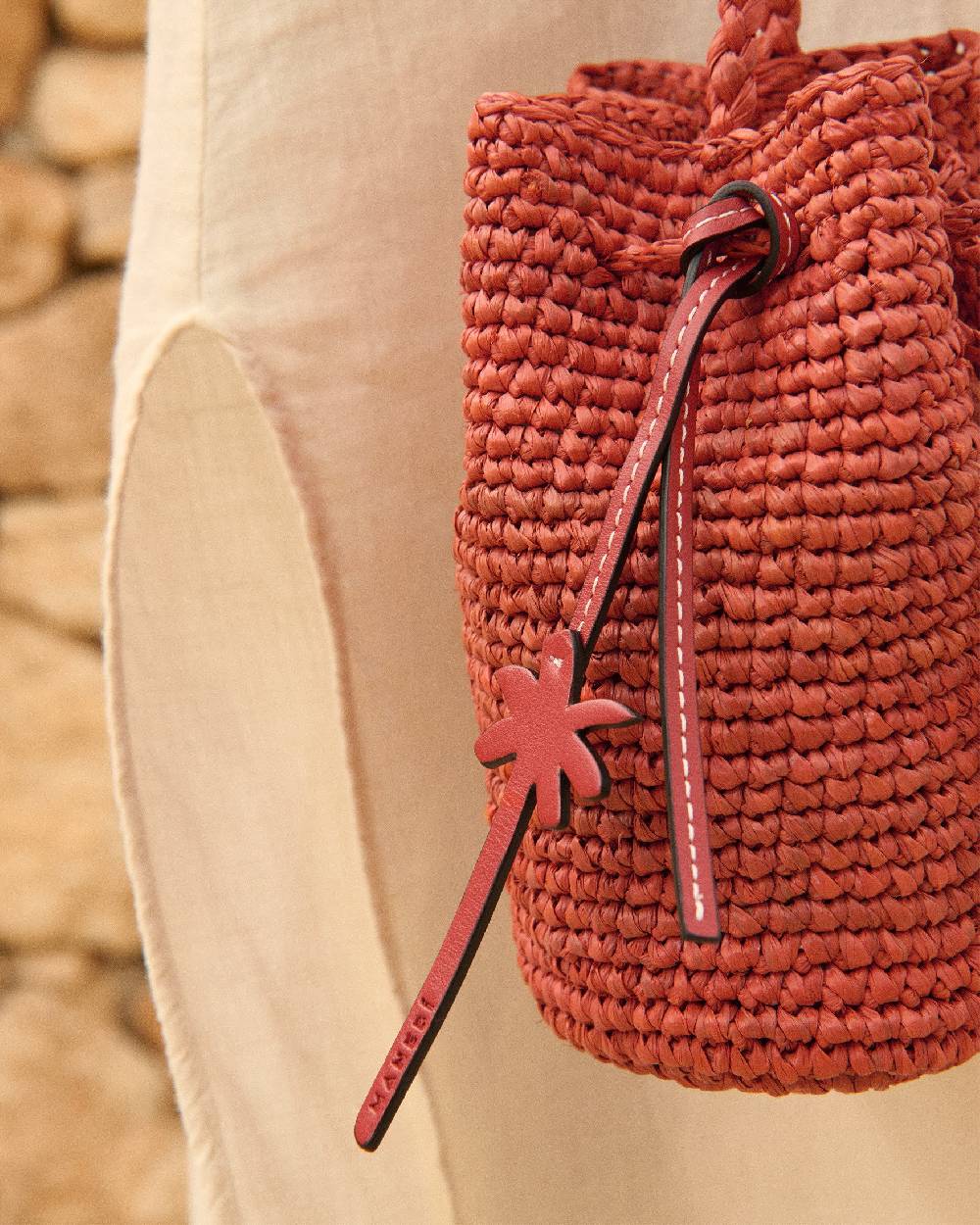 Manebí Raffia Beach Bucket Mini - Rust Novità
