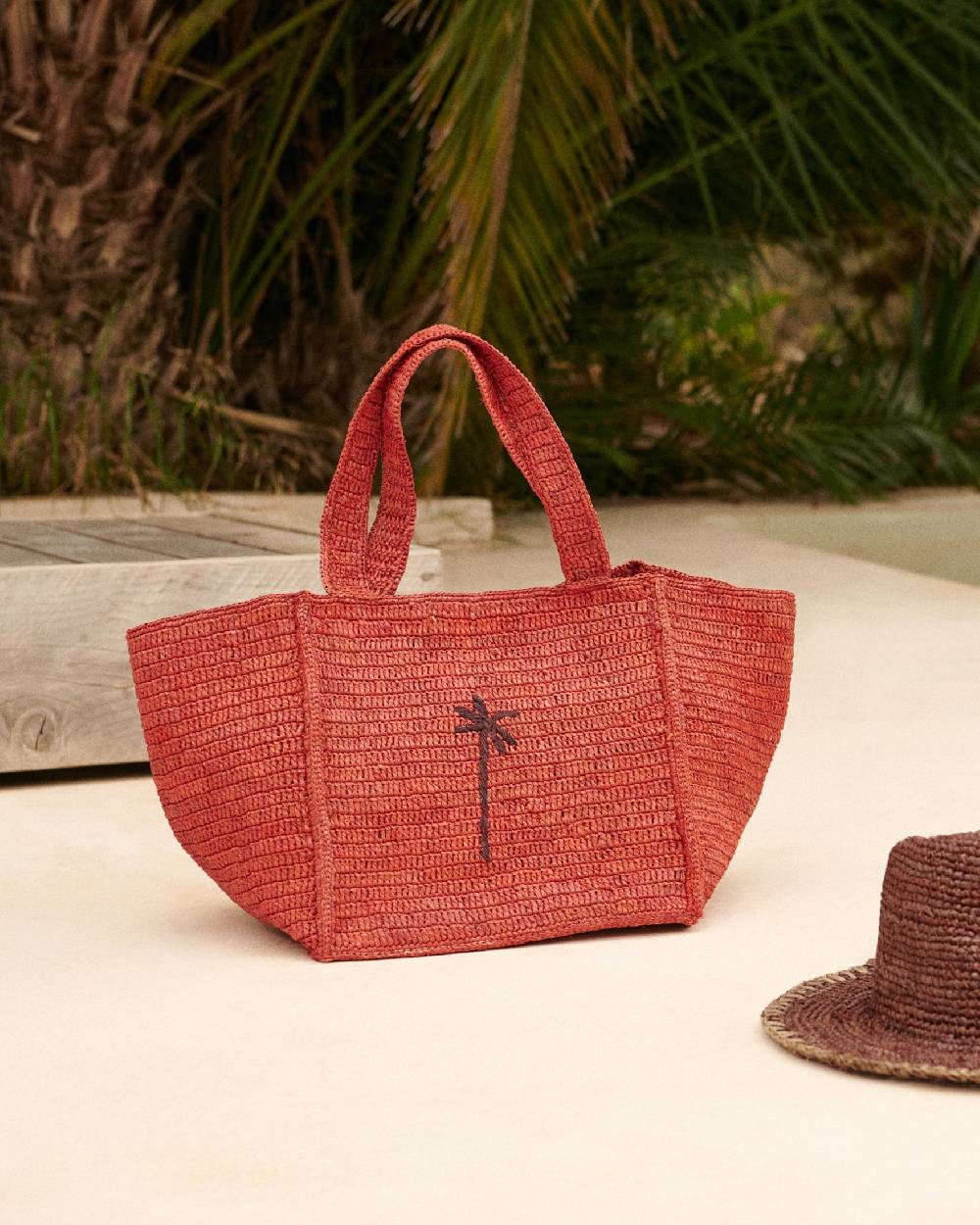 Manebí Raffia Squared Tote - Rust With Brown Palm Saldi