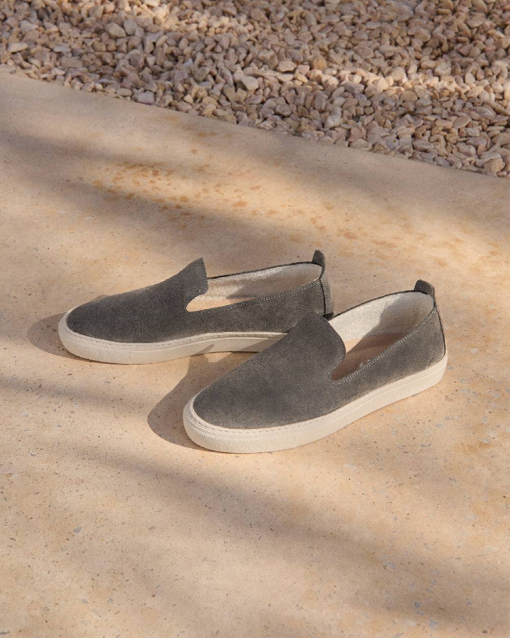 Manebí Suede Slip On - Carbon Grey Promozione Limitata