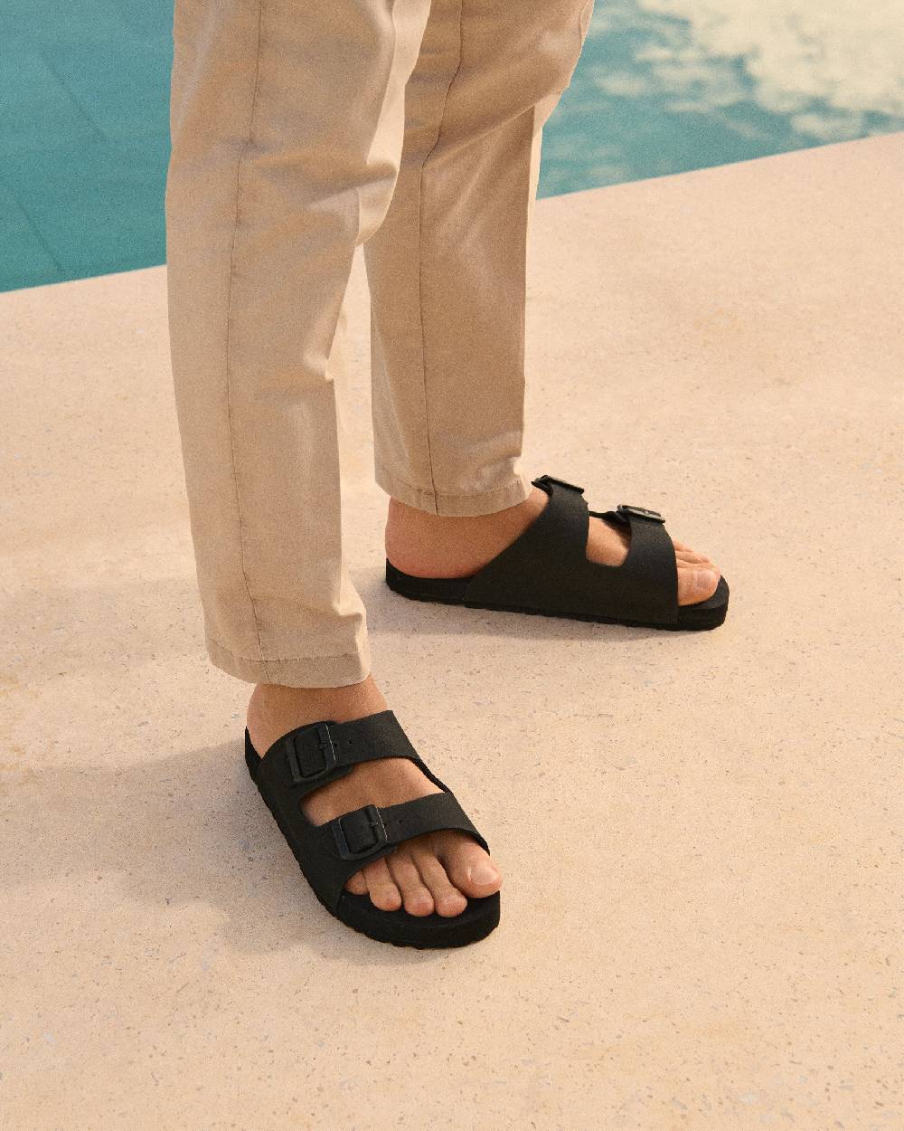 Manebí Eva Swim Sandals - Honolulu Black Convenienza