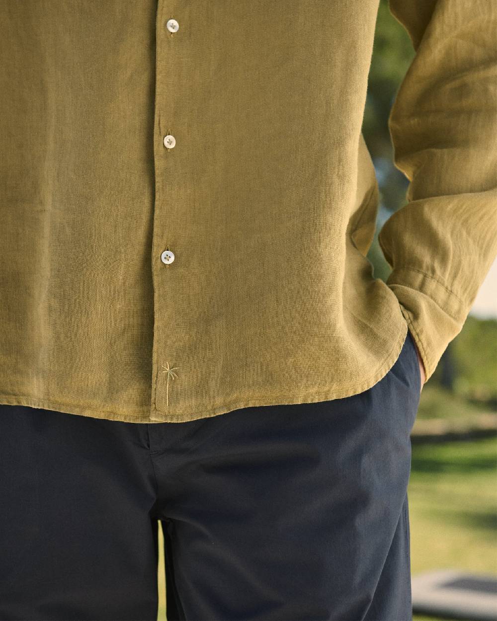 Manebí Linen Panama Shirt - Embroidered Palm Kaki Green Spedizione Gratuita