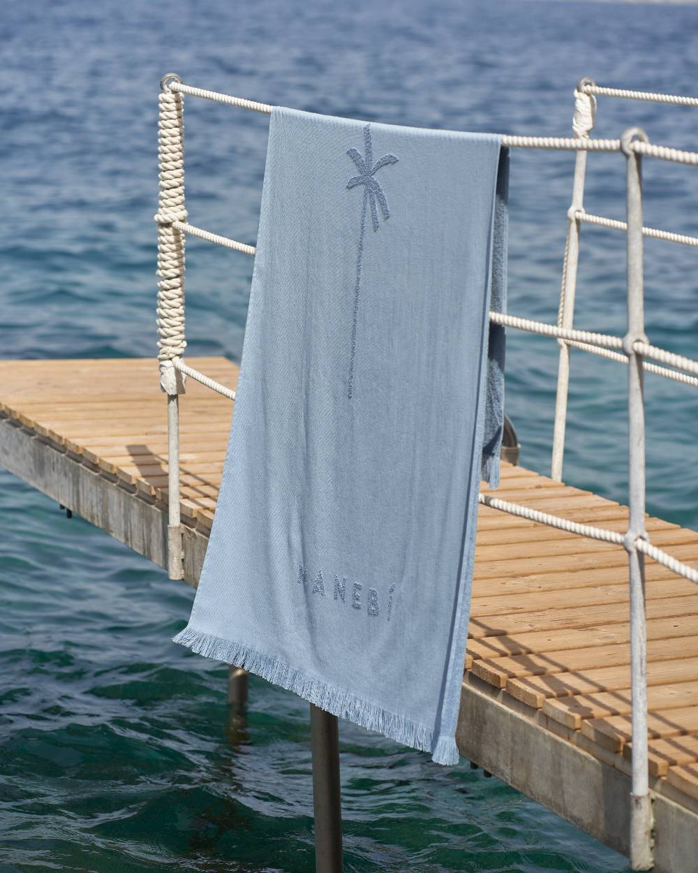 Manebí Jaquard Beach Towel - Embroidered Palm With Palm \u0026 Logo Indigo In Vendita