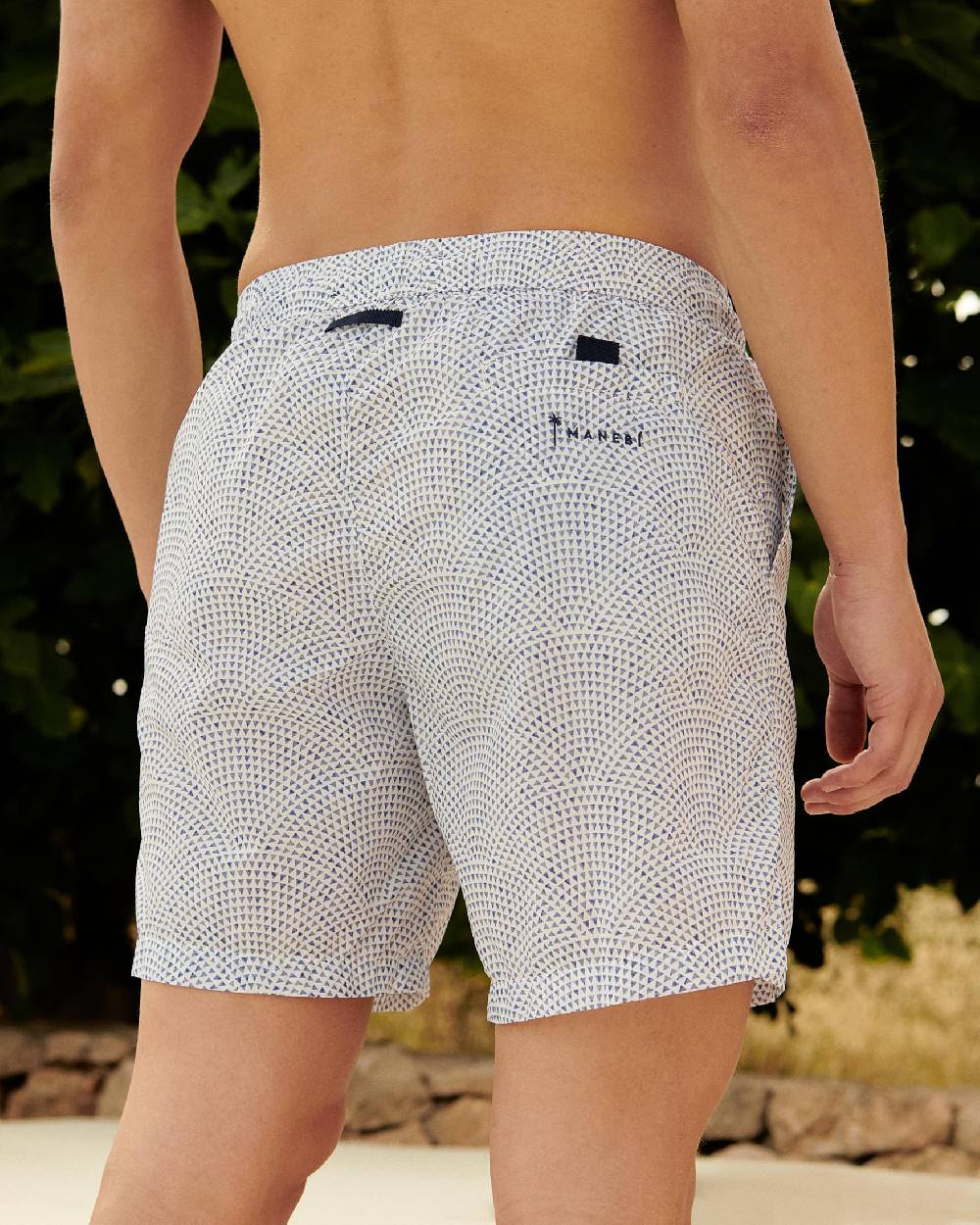 Manebí Printed Radial Triangles Swim Shorts - Recycled Ultra Light White \u0026 Triangles Convenienza