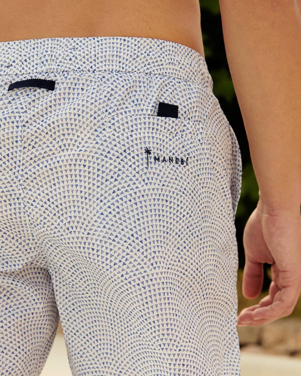 Manebí Printed Radial Triangles Swim Shorts - Recycled Ultra Light White \u0026 Triangles Convenienza