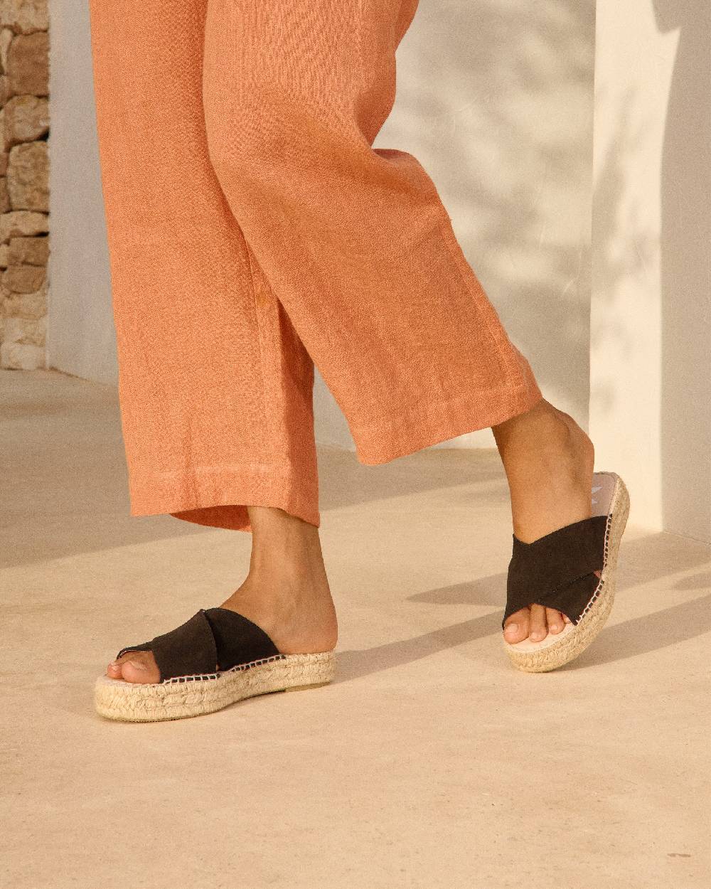 Manebí Suede Double Sole|Crossed Bands Sandals - Cocoa Affare Del Giorno