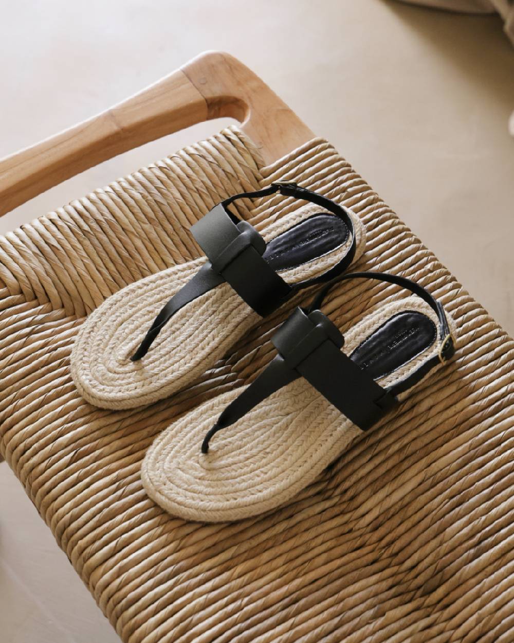 Manebí Sandali Sophia a Infradito|in Pelle e Iuta - Black Online