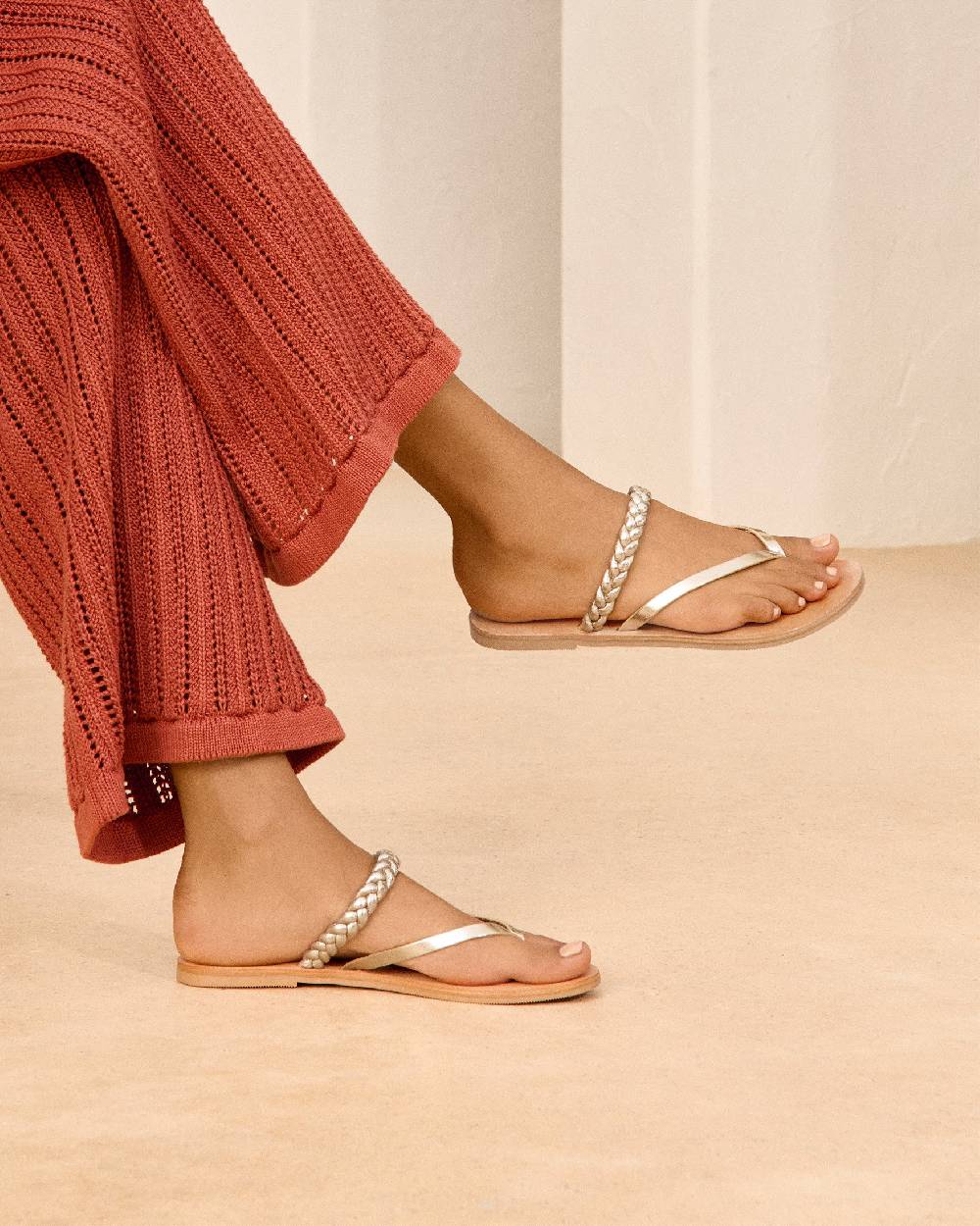 Manebí Leather Braid Thong Sandals - Platinum Saldi Di Fabbrica