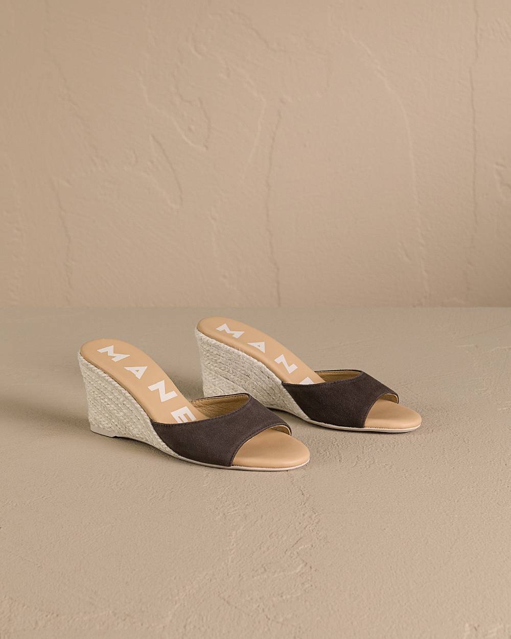 Manebí Soft Suede Mule|Wedge Espadrilles - Cocoa Vendita