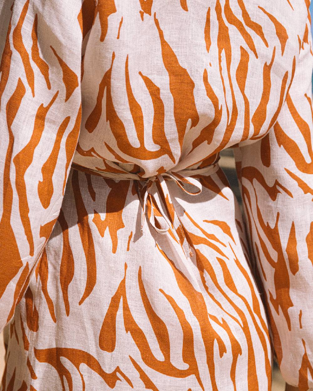 Manebí Printed Linen Caracas Dress - Eggnog \u0026 Orange Rust Zebra Vendita Calda