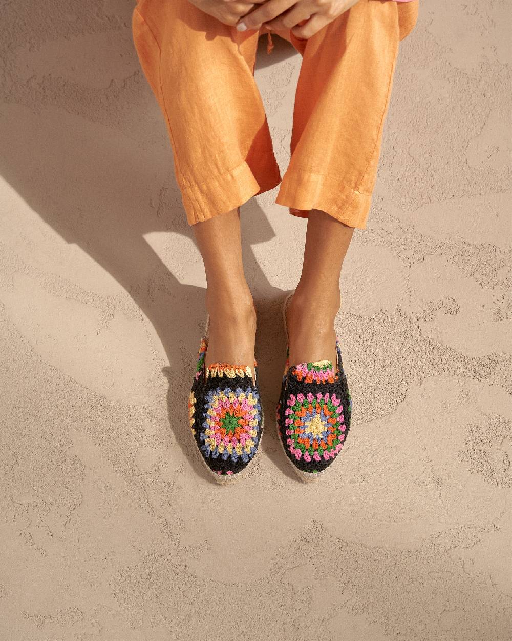 Manebí Cotton Crochet Mules - Yucatán Orange And Pink On Black Vendite Flash