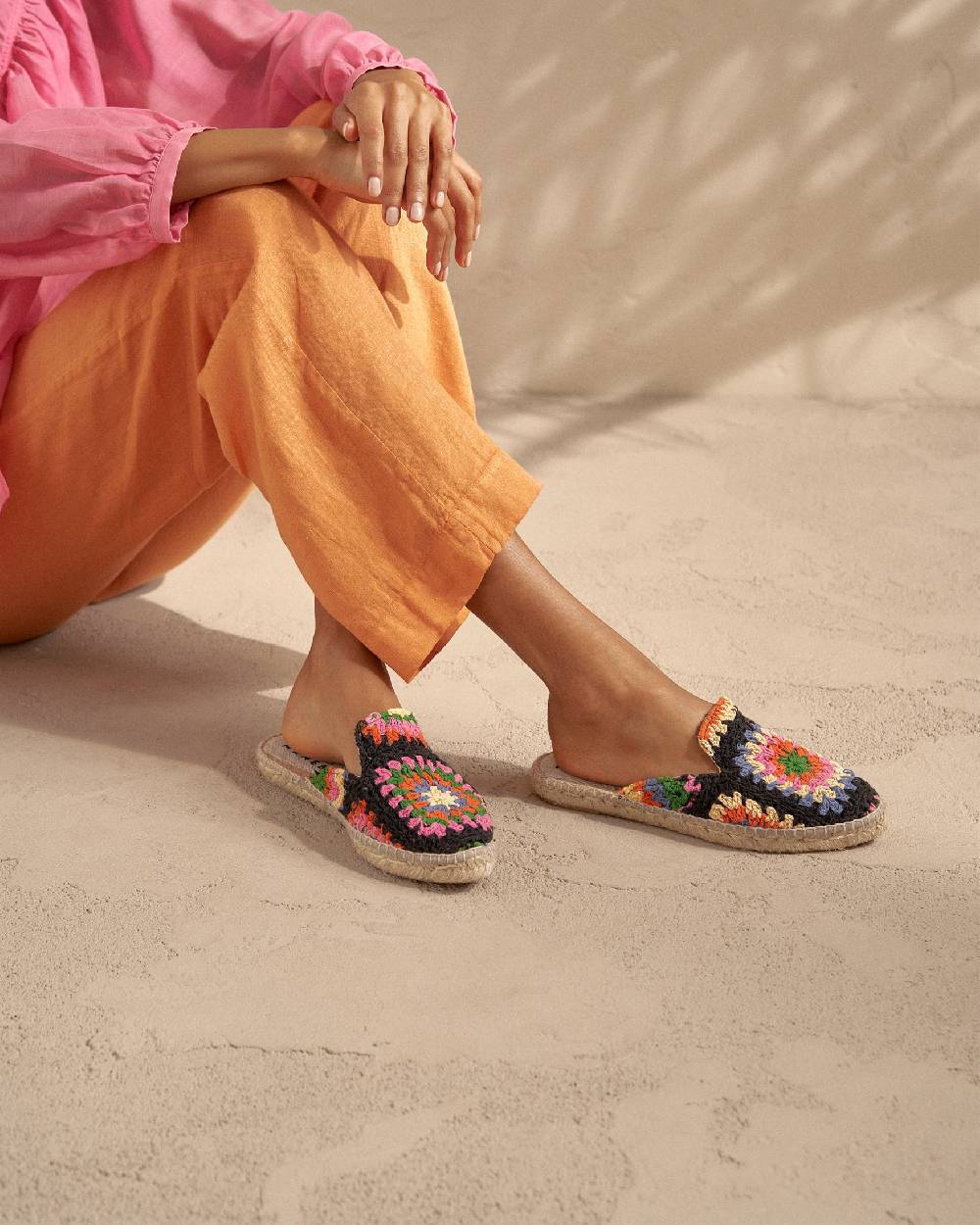 Manebí Cotton Crochet Mules - Yucatán Orange And Pink On Black Vendite Flash