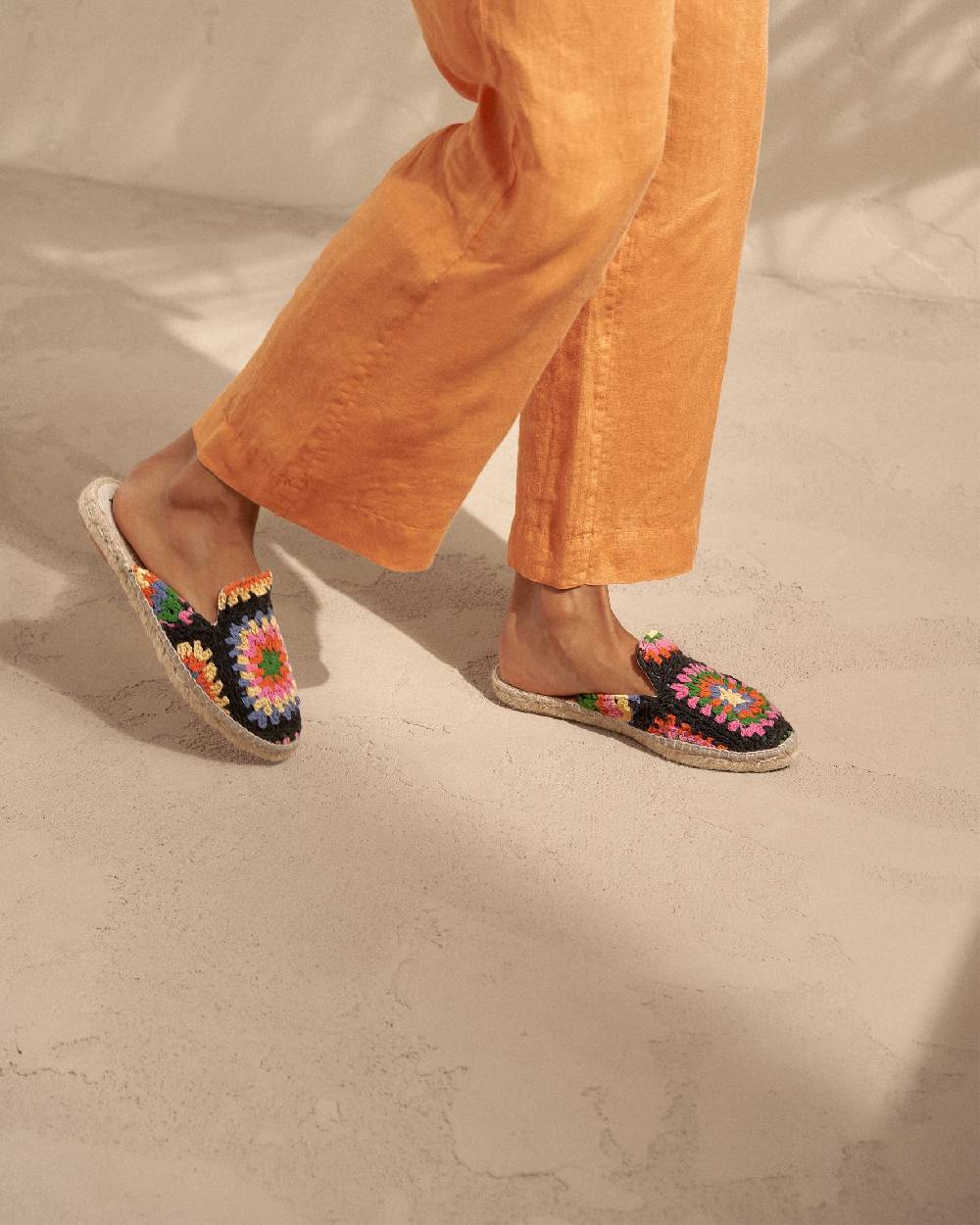Manebí Cotton Crochet Mules - Yucatán Orange And Pink On Black Vendite Flash