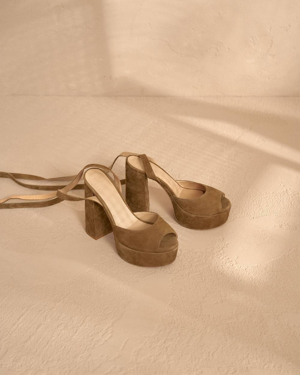 Manebí Bellini Suede Platforms Sandals - Tie-Up Tobacco Promozione