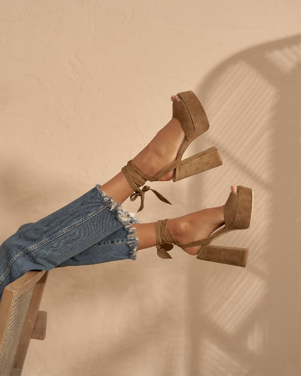 Manebí Bellini Suede Platforms Sandals - Tie-Up Tobacco Promozione