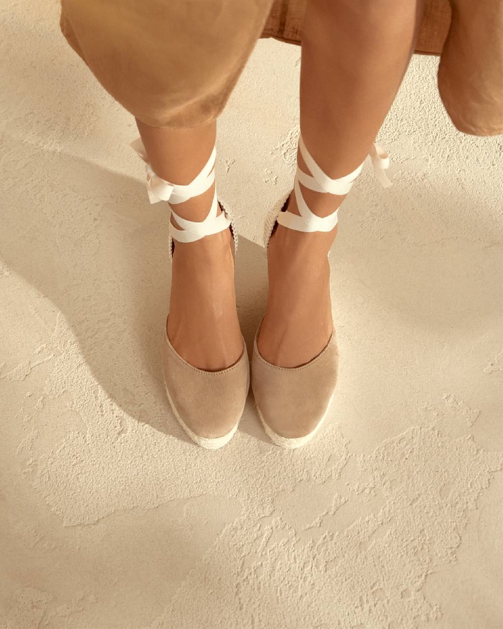 Manebí Soft Suede Wedge Espadrilles - Hamptons Vintage Taupe In Vendita