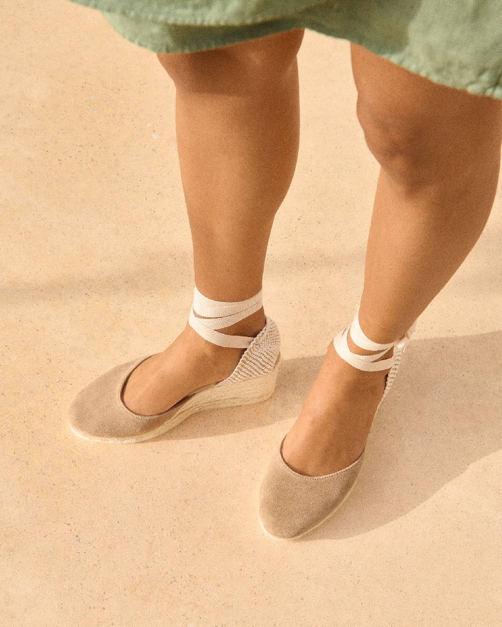 Manebí Soft Suede Low Wedge Espadrilles - Hamptons Vintage Taupe Offerte stagionali