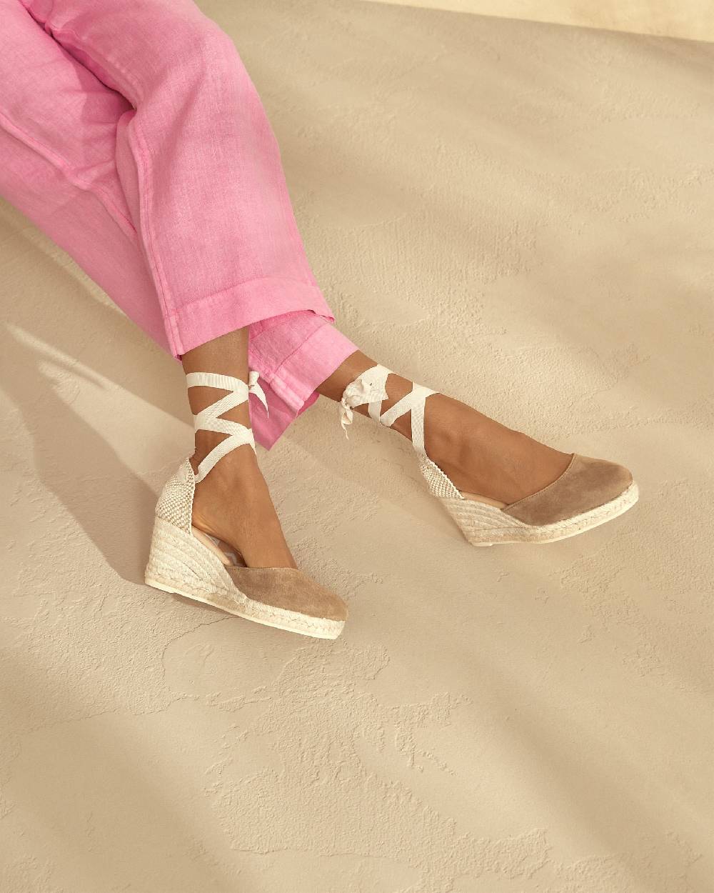 Manebí Soft Suede Low Wedge Espadrilles - Hamptons Vintage Taupe Offerte stagionali