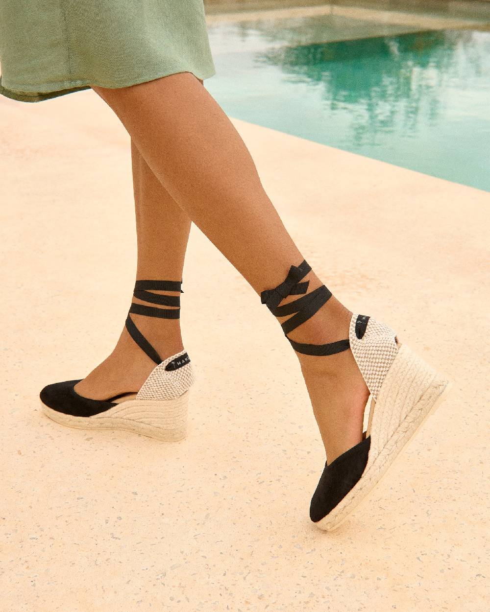 Manebí Soft Suede Low Wedge Espadrilles - Hamptons Black Saldi Di Fabbrica