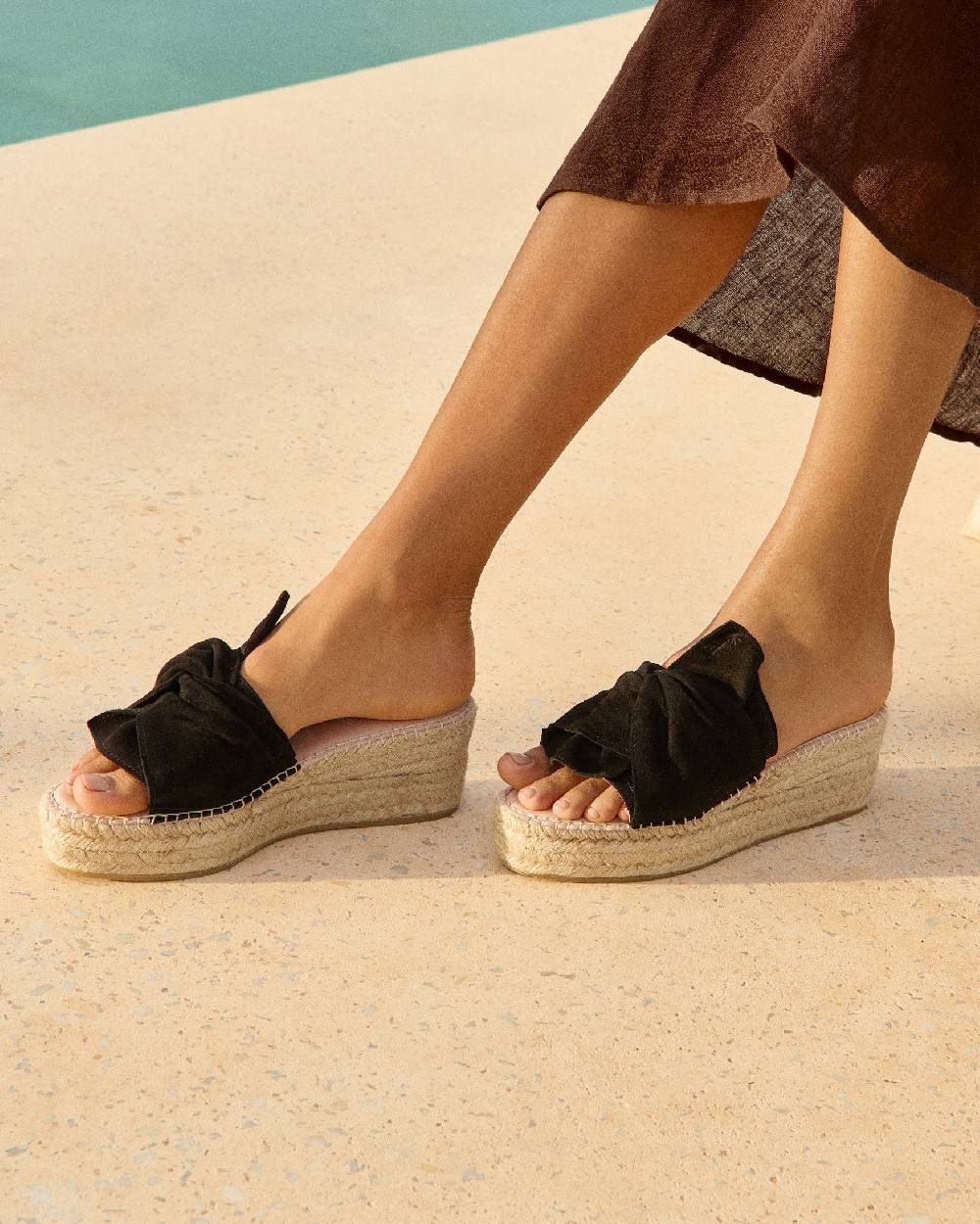 Manebí Soft Suede Platforms With Knot - Hamptons Black Negozio