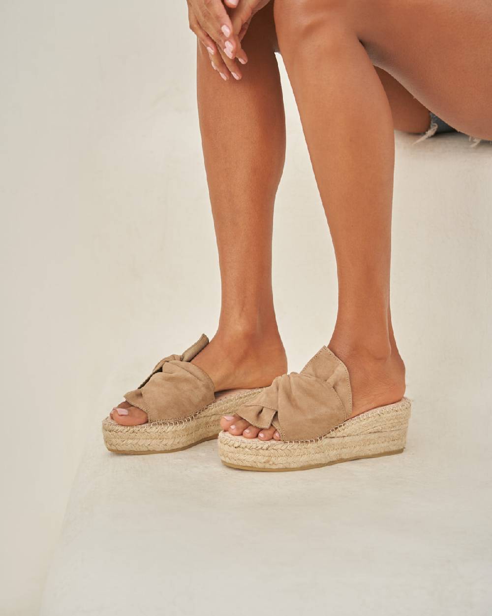 Manebí Soft Suede Platforms With Knot - Hamptons Vintage Taupe In Saldo