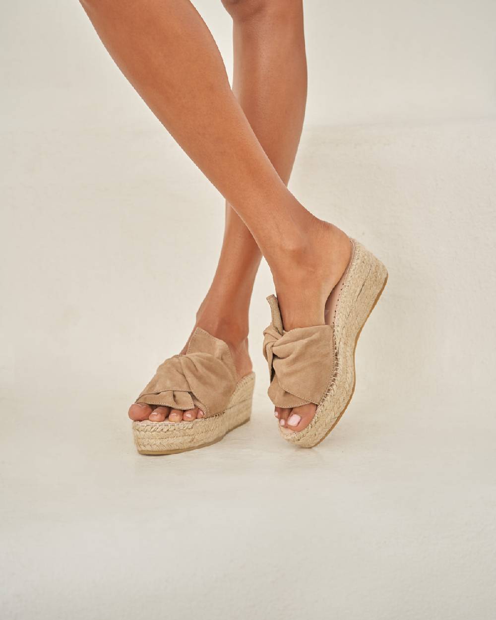 Manebí Soft Suede Platforms With Knot - Hamptons Vintage Taupe In Saldo