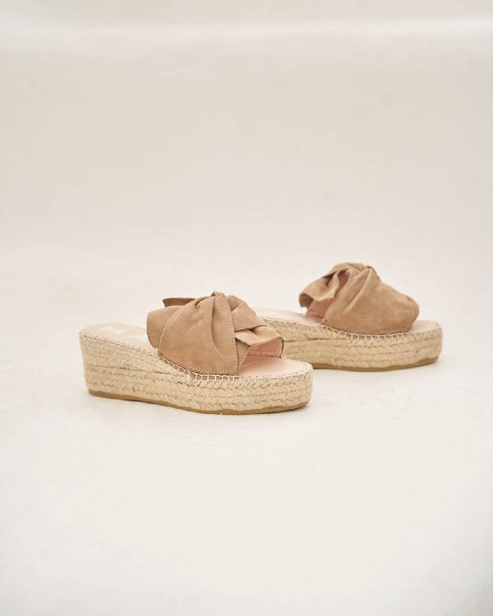Manebí Soft Suede Platforms With Knot - Hamptons Vintage Taupe In Saldo