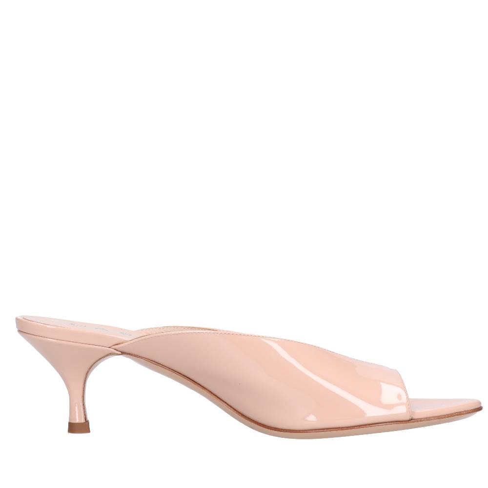 CASADEI Mules in vernice In Vendita