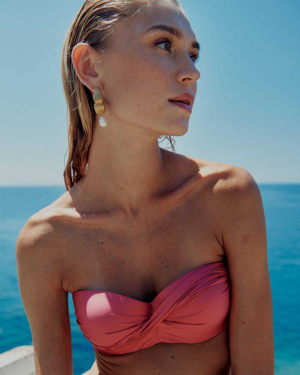 Olivia Gold Reggiseno a fascia strutturato + Slip a vita bassa con accessori sui fianchi Offerta settimanale