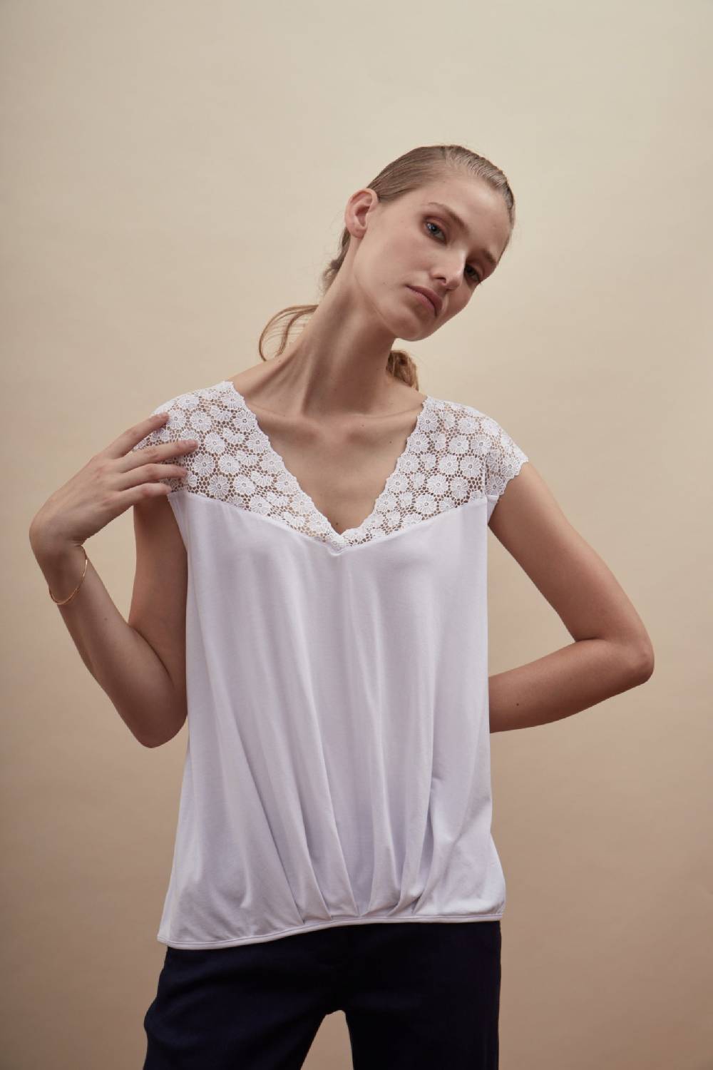 Oscalito Top con scollo a V macramè 1326 Consegna Veloce