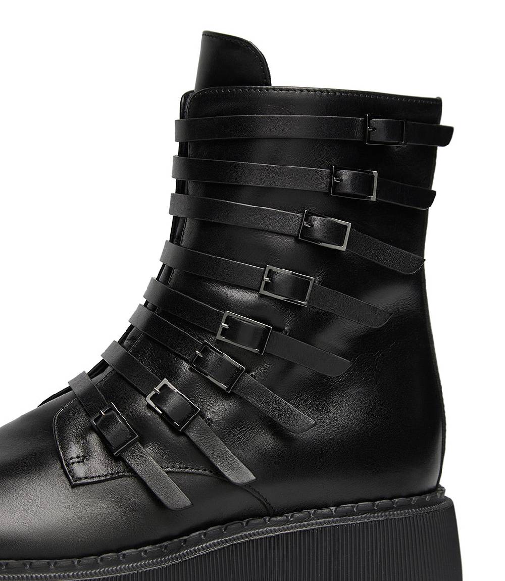 Loriblu Anfibi in vitello nero con cinturini Sconto