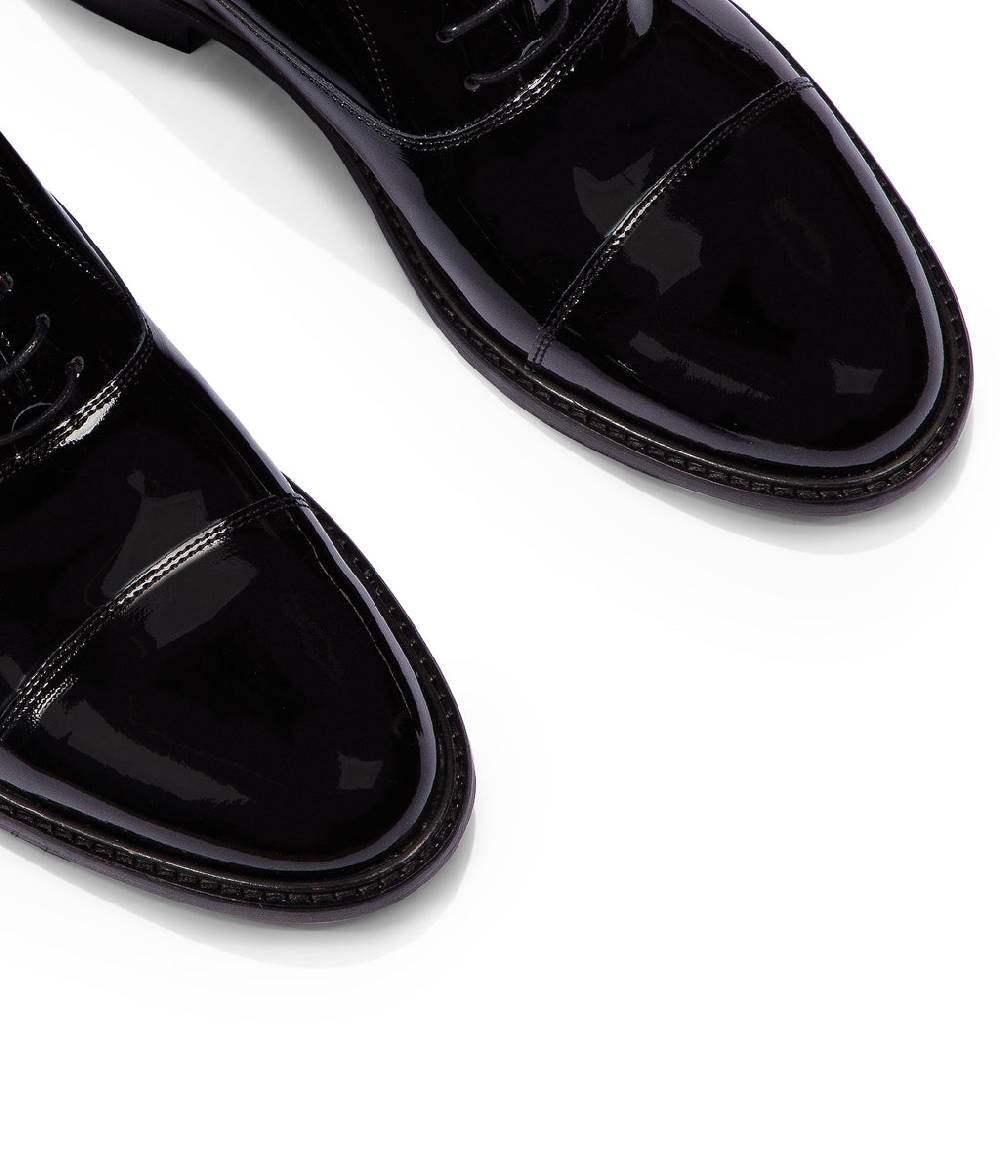 Loriblu Stringate oxford in vernice nera Offerte