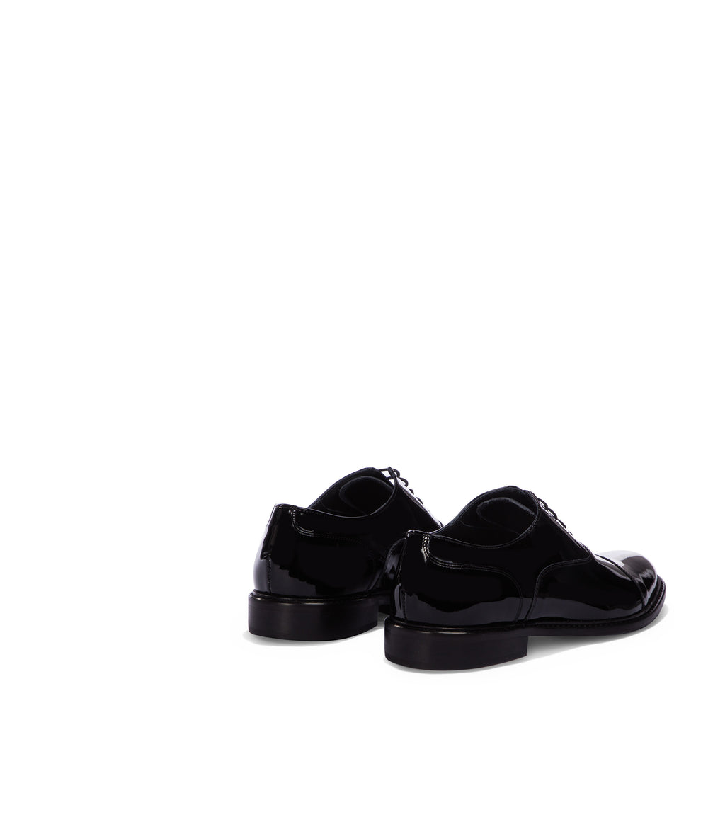 Loriblu Stringate oxford in vernice nera Offerte