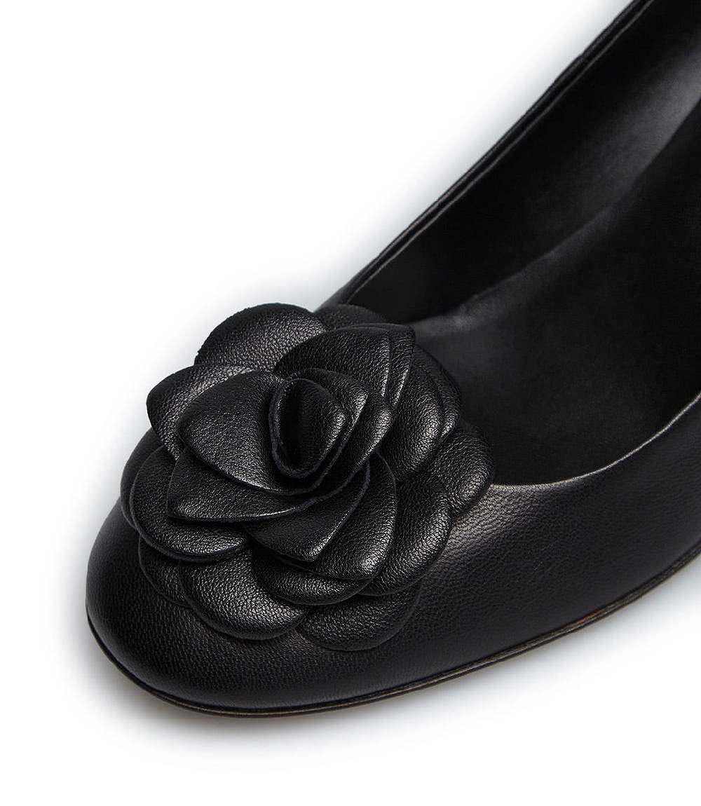 Loriblu Décolleté in nappa nera con fiore Offerta