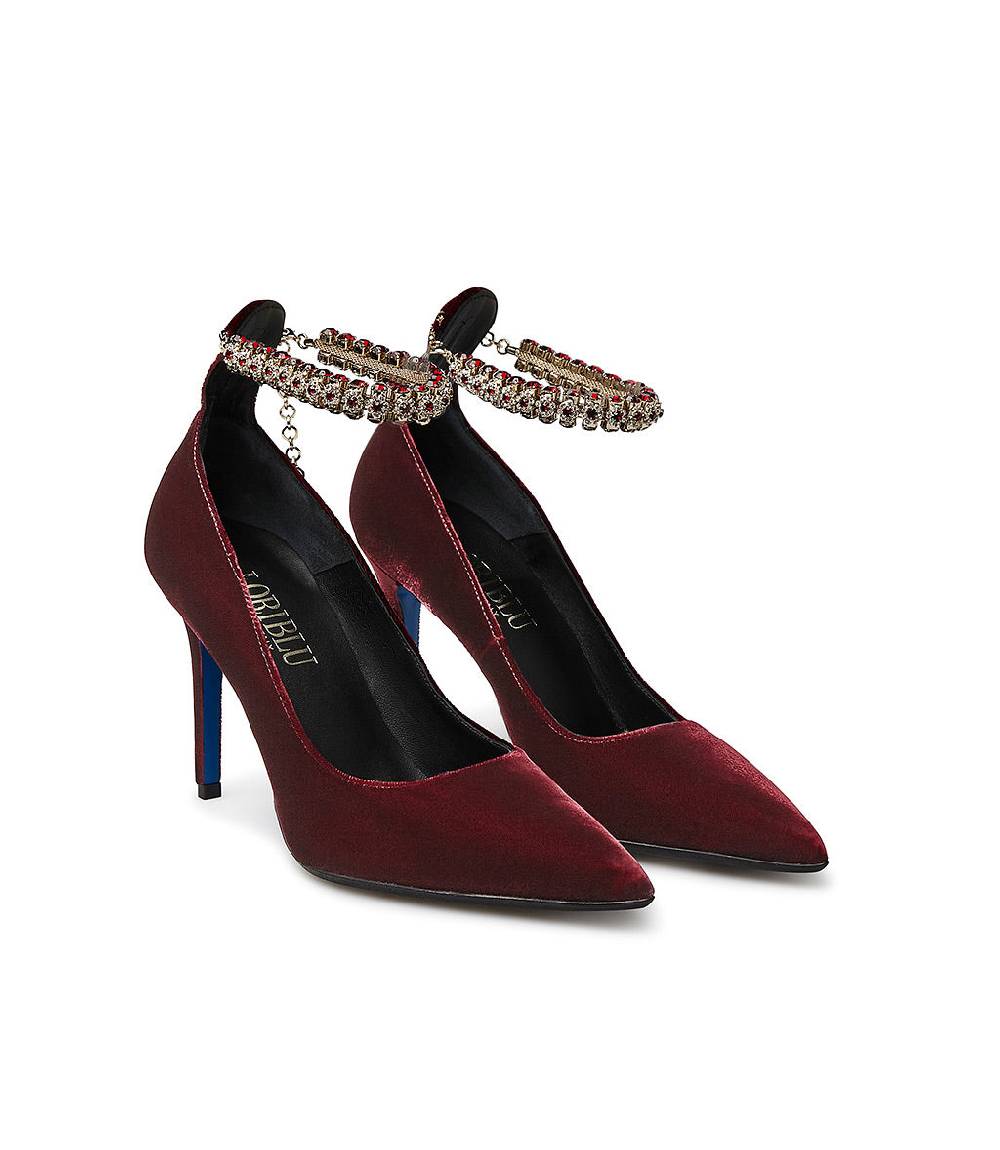 Loriblu Décolleté in velluto rosso rubino con cinturino gioiello Acquista Ora