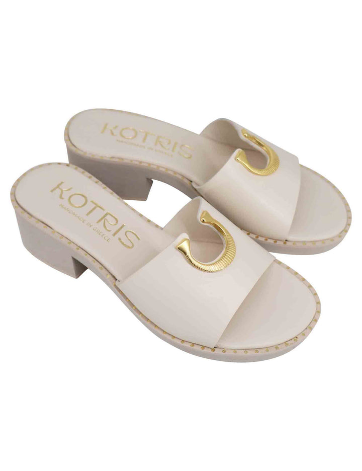 Spatarella Sandali donna in pelle off white con borchia oro e suola in gomma ultra leggera Shopping Online