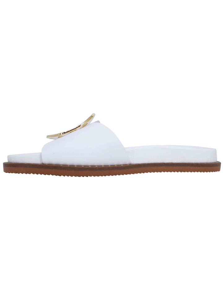 Spatarella Sandali donna flat in pelle bianca con fussbett e fibbia in oro 2025