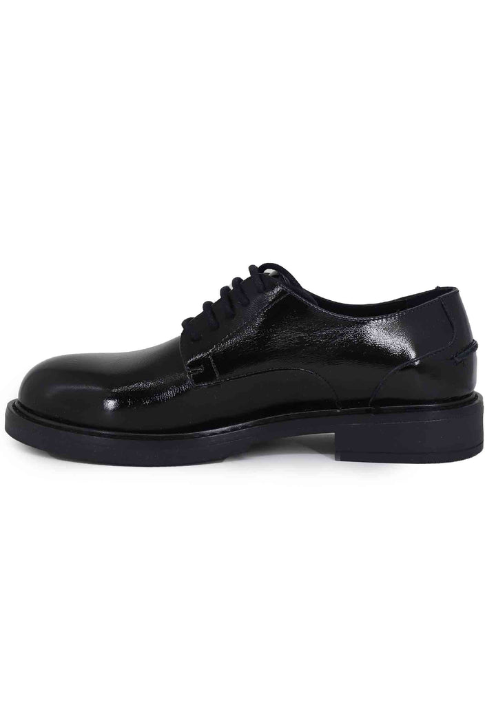 Spatarella Stringate donna in pelle naplack nero con suola in gomma e tacco basso Italia