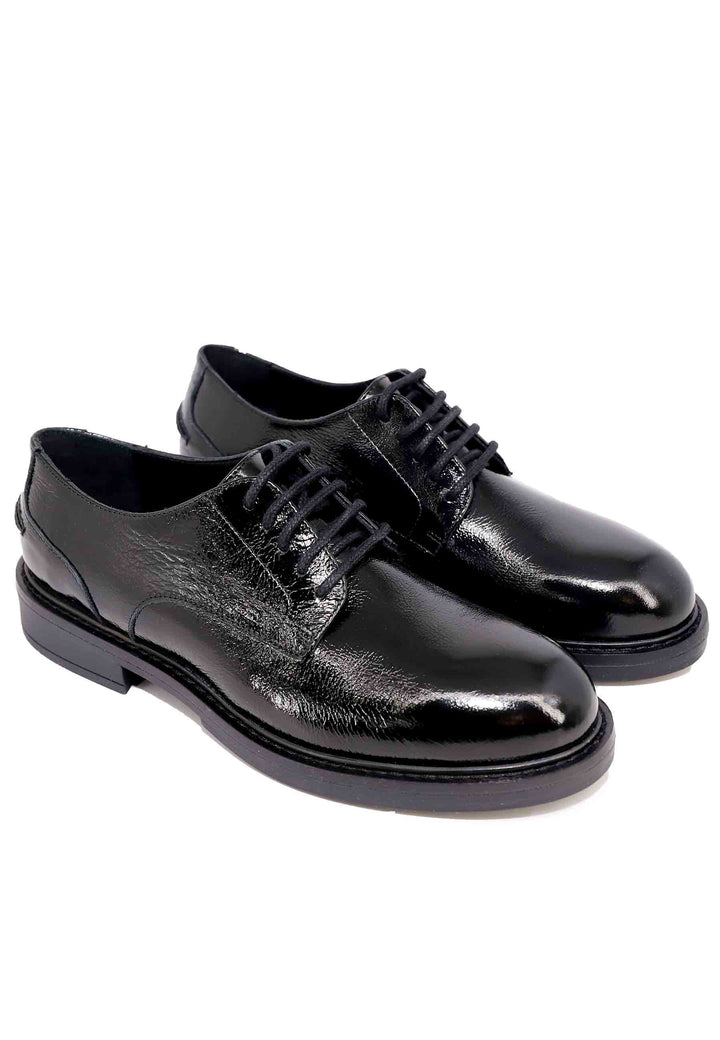 Spatarella Stringate donna in pelle naplack nero con suola in gomma e tacco basso Italia