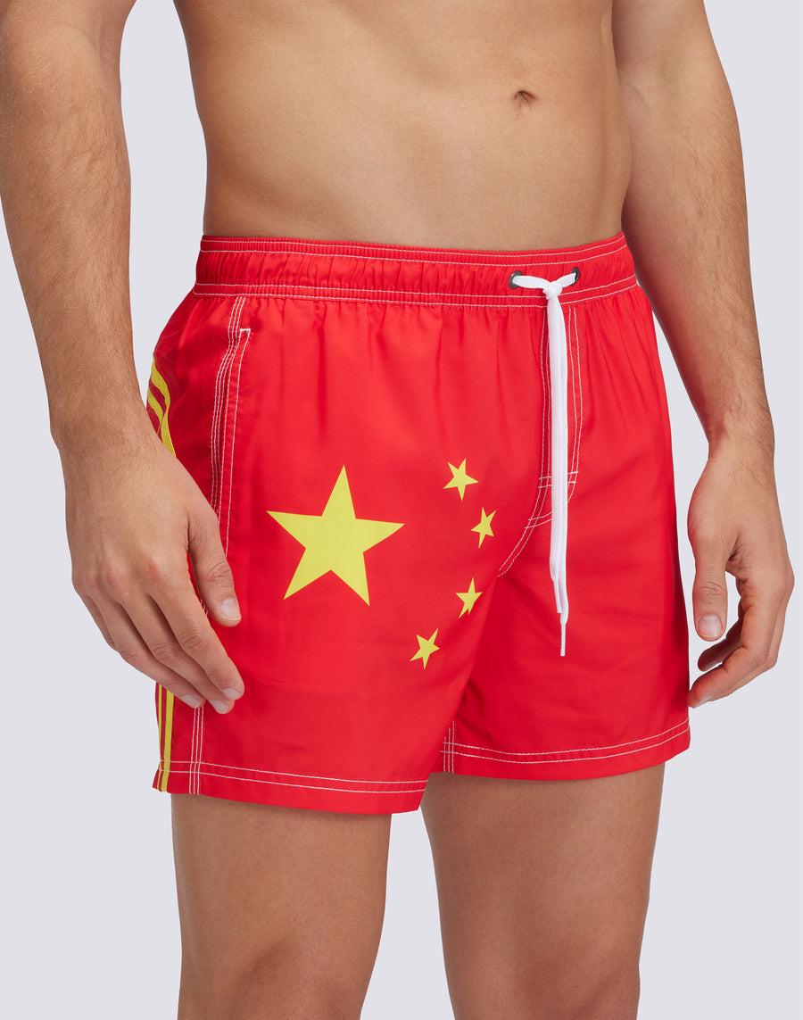 Sundek COSTUME DA BAGNO CORTO VITA ELASTICATA POLIESTERE RICICLATO REPREVE® BANDIERA CINA M504BDRT3FG425FG Affare Del Giorno