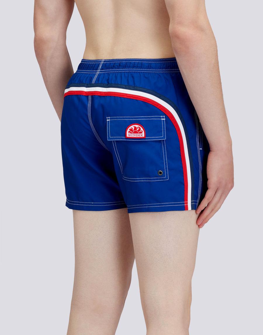 Sundek COSTUME DA BAGNO CORTO VITA ELASTICATA POLIESTERE RICICLATO REPREVE® BANDIERA AUSTRALIA M504BDRT3FG629FG Sottocosto