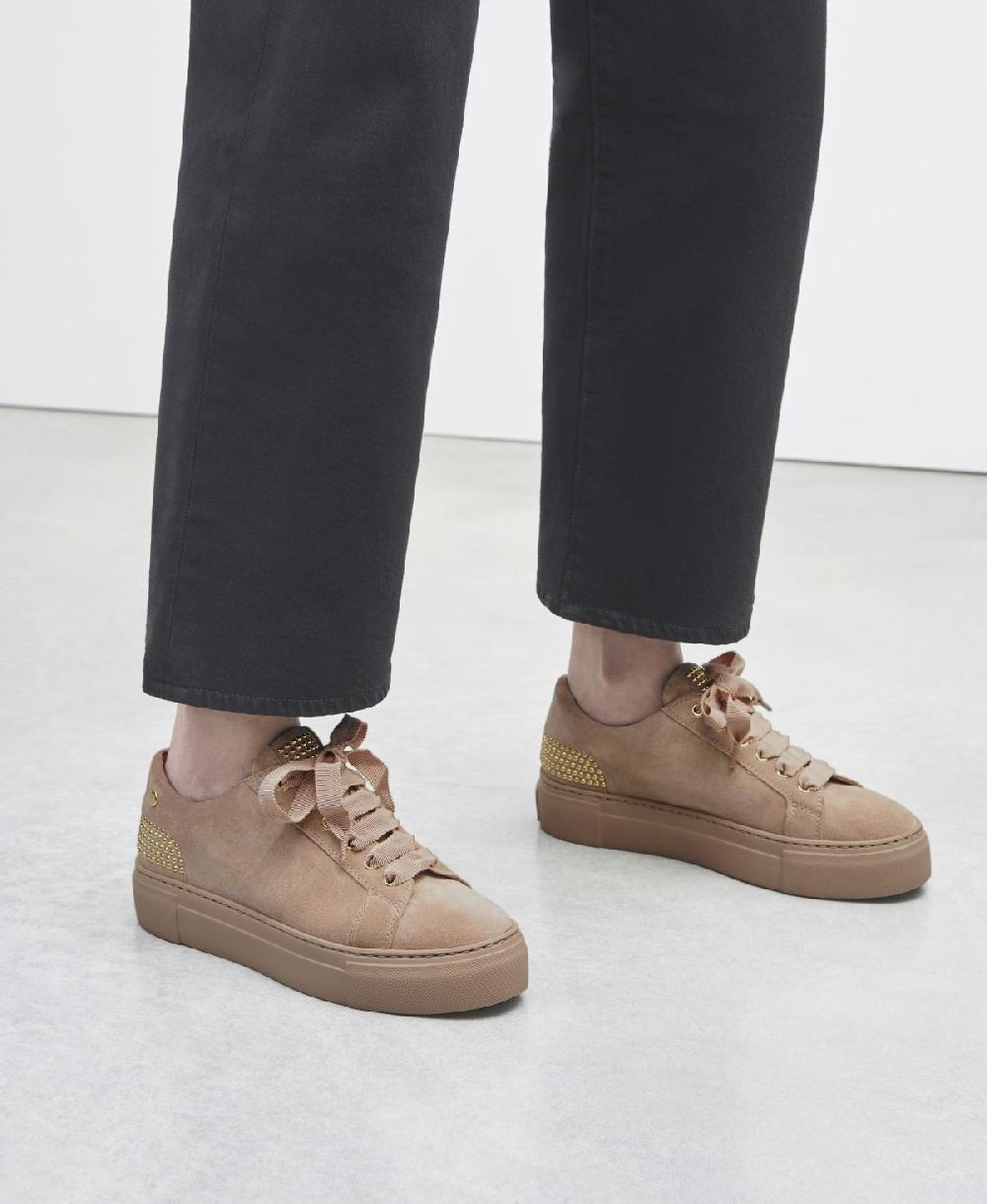 Agl Sneaker con borchie sul tallone Beige Stella Moda