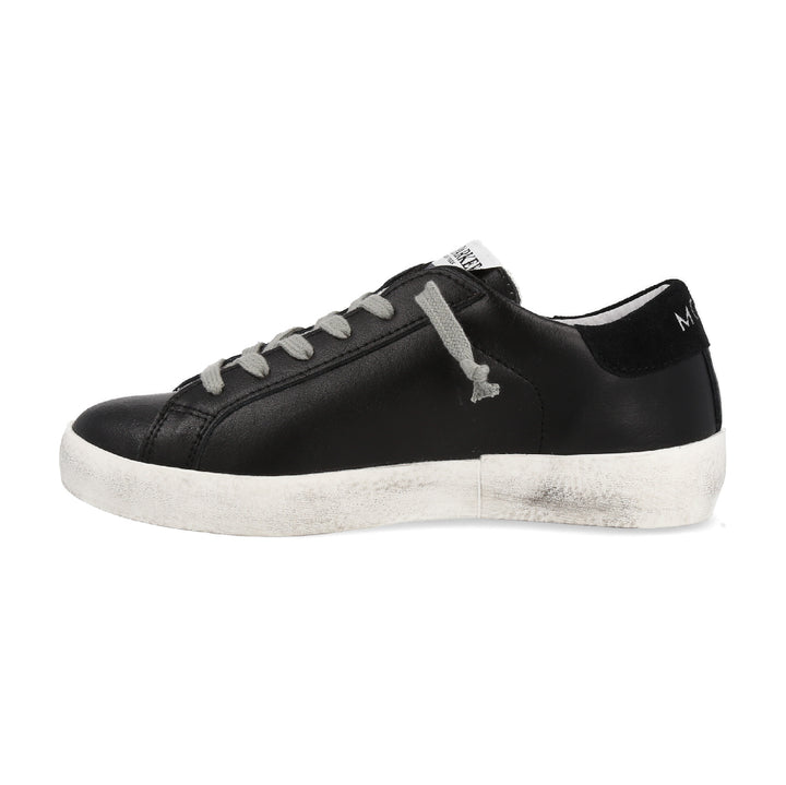 Uma Parker SuperMoon Total Black Moda