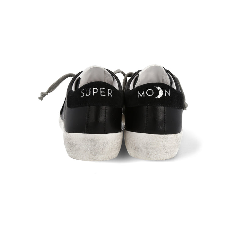 Uma Parker SuperMoon Total Black Moda