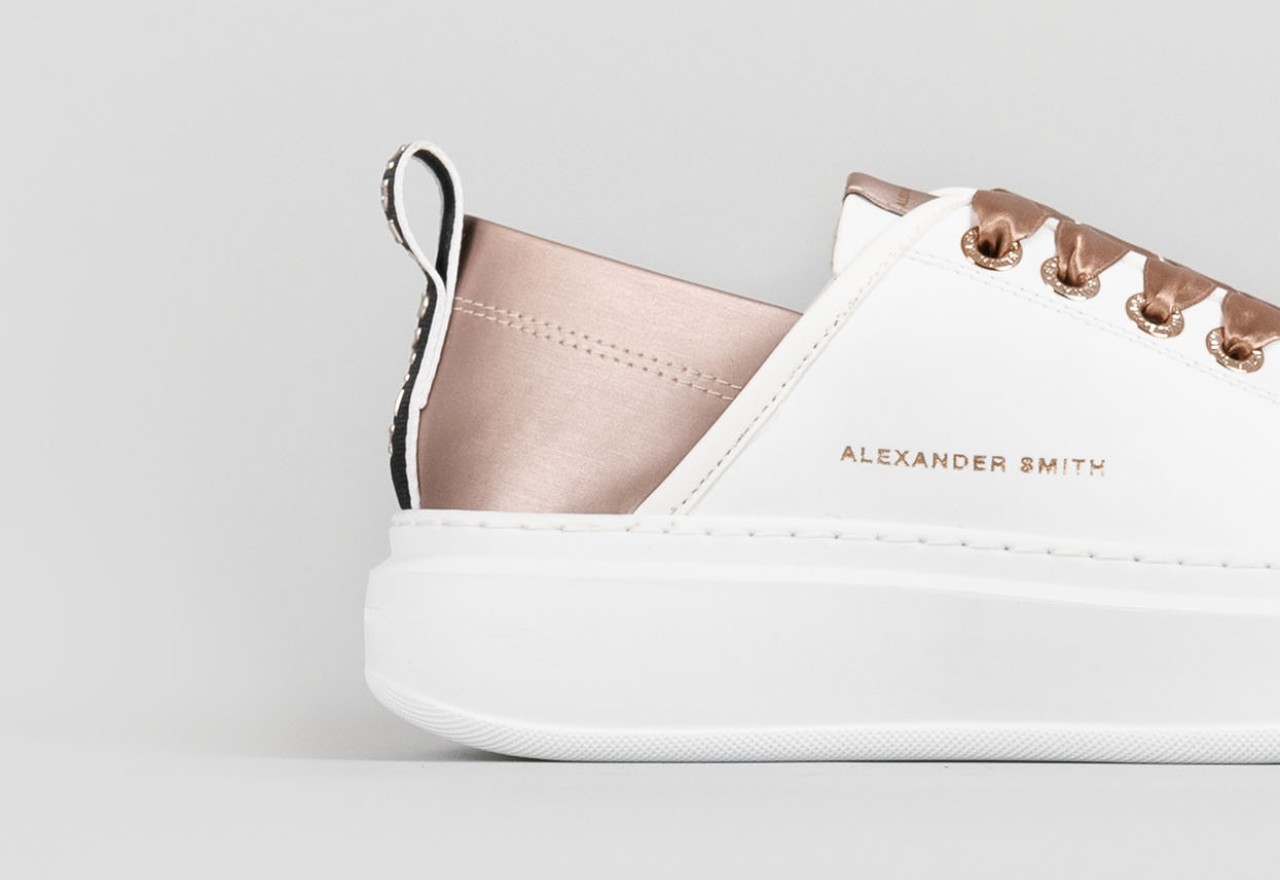 Alexander Smith WEMBLEY WOMAN WHITE COPPER Offerte